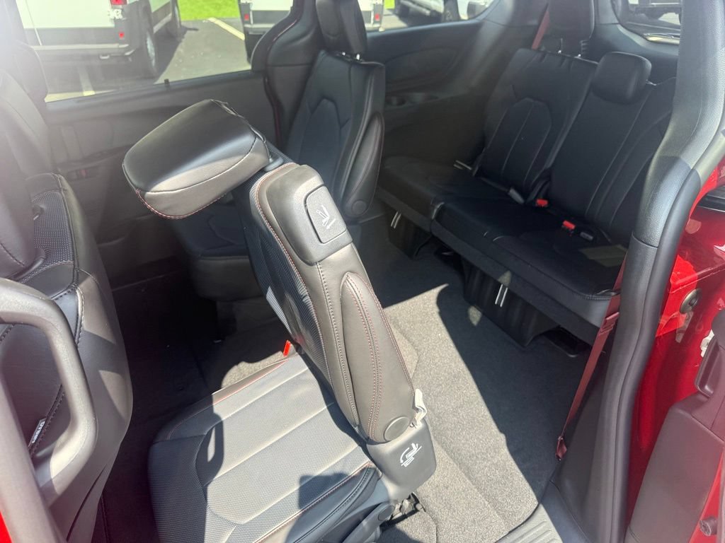 New 2027 Chrysler Pacifica Select FWD image 36