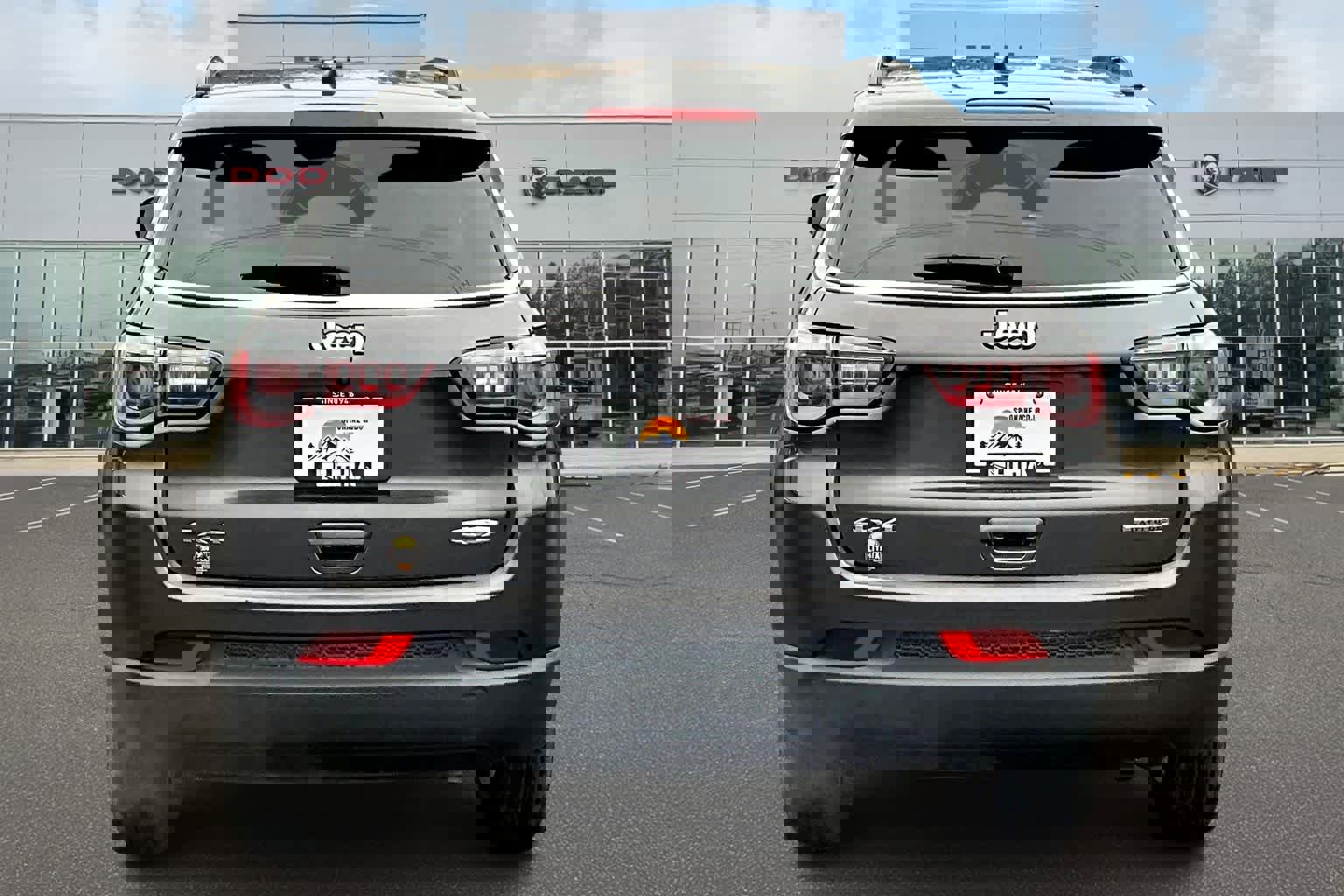 Used 2024 Jeep Compass Latitude image 9