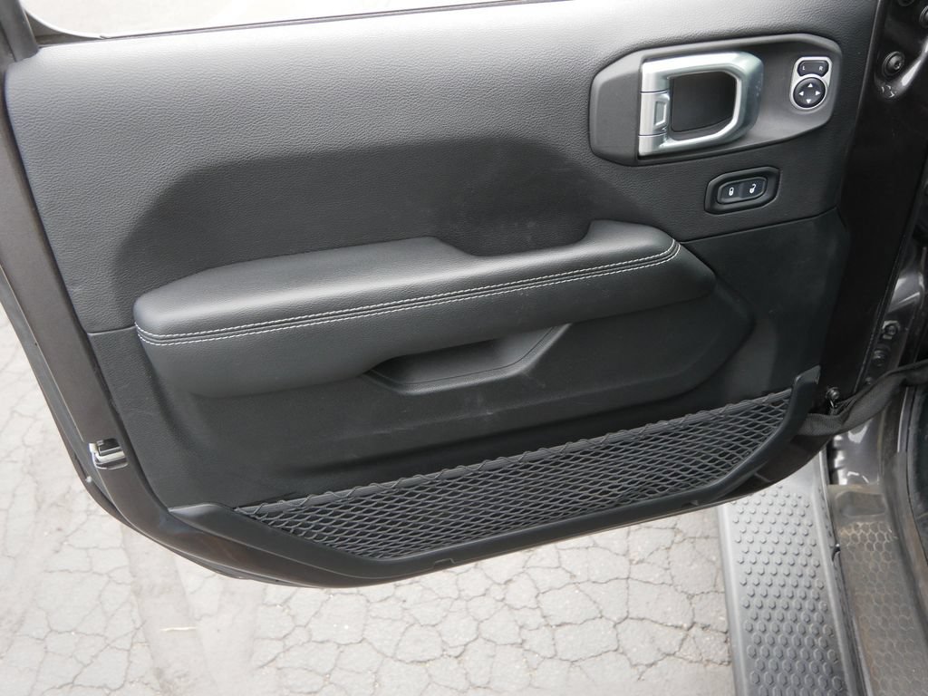 Used 2020 Jeep Wrangler Unlimited Sahara w/ Uconnect 4C Nav & Sound Group AWD/4WD image 15