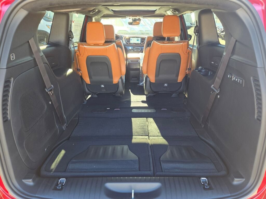 New 2026 Chrysler Pacifica Pinnacle image 13