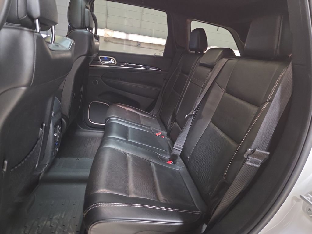 Used 2017 Jeep Grand Cherokee Overland w/ Jeep Active Safety Group image 23