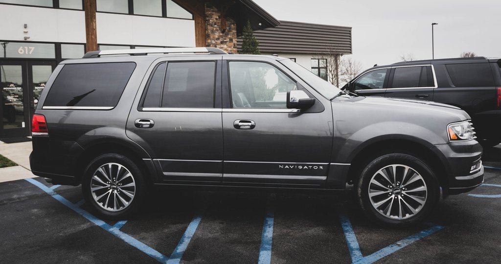 Used 2017 Lincoln Navigator Select image 29