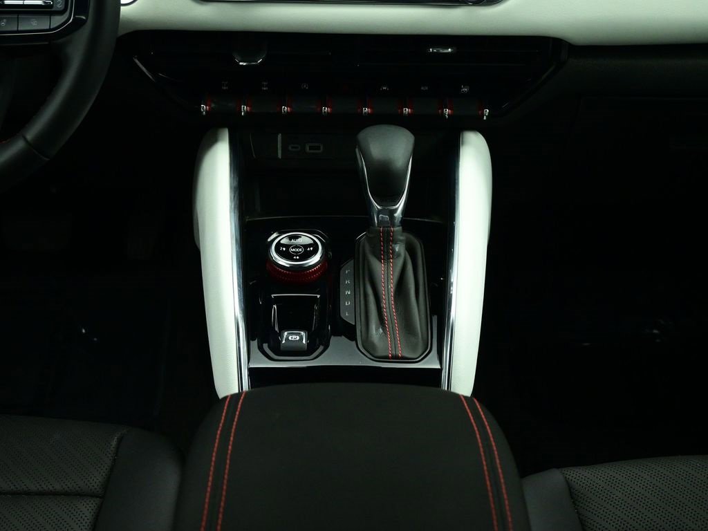 Used 2024 GMC Canyon AT4X image 5