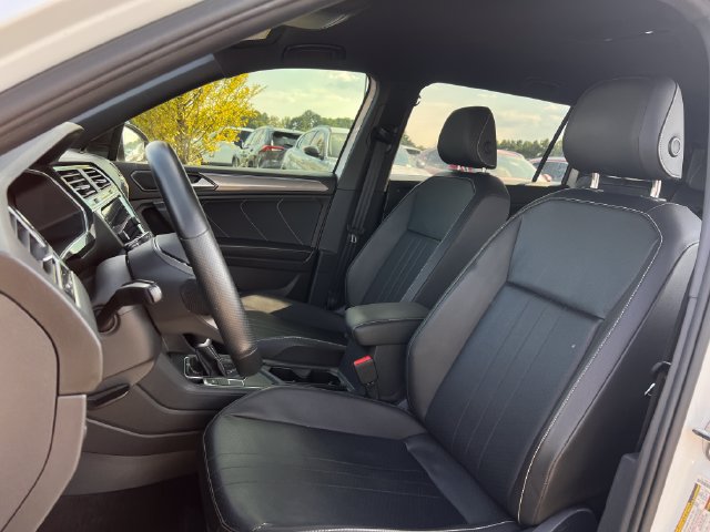 Used 2022 Volkswagen Tiguan SE R-Line FWD image 11