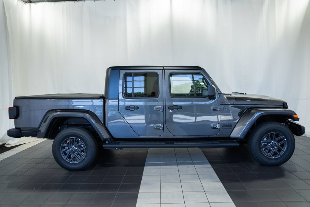 New 2026 Jeep Gladiator Sport AWD/4WD image 3