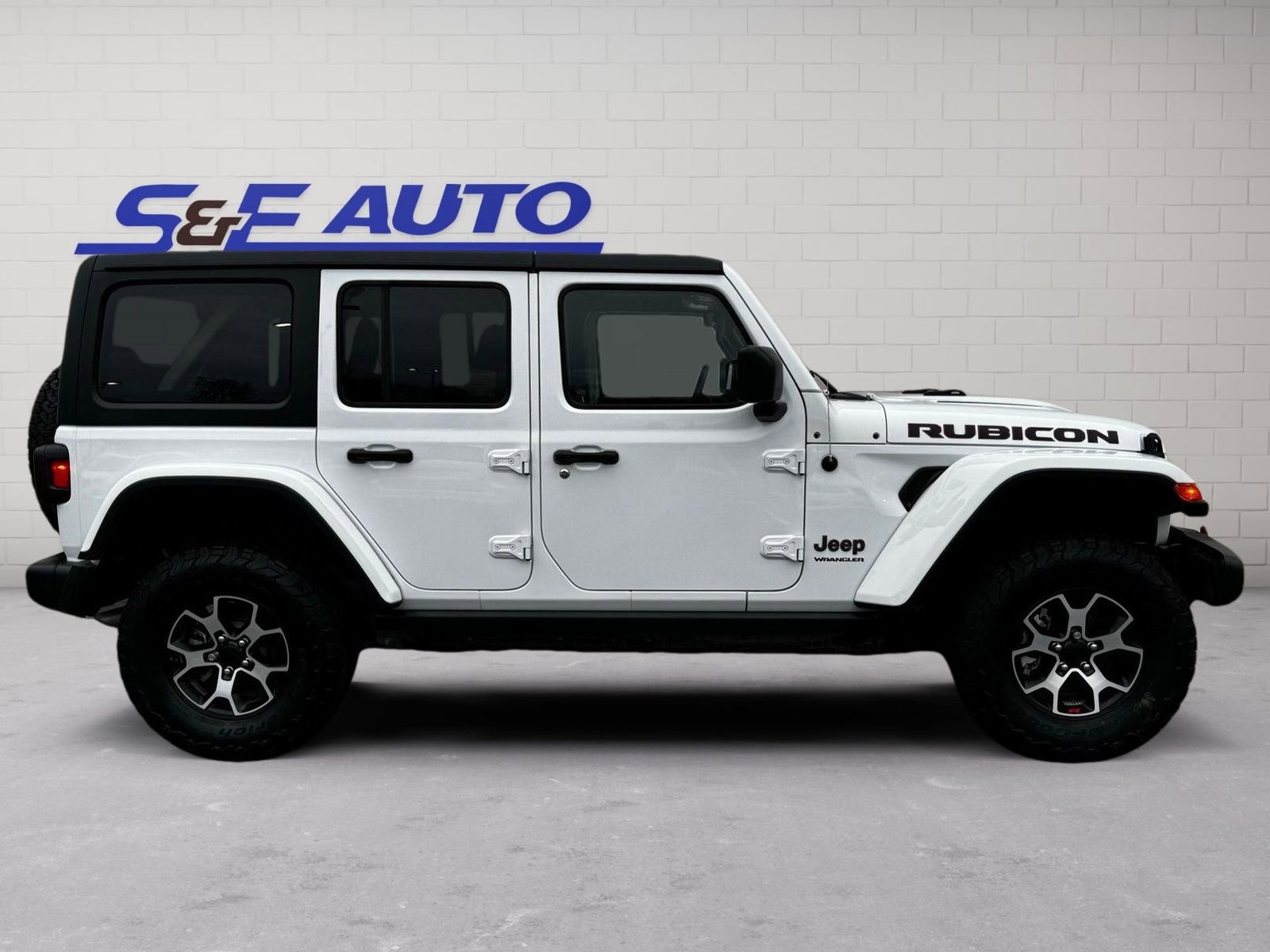 Used 2023 Jeep Wrangler Unlimited Rubicon AWD/4WD image 5