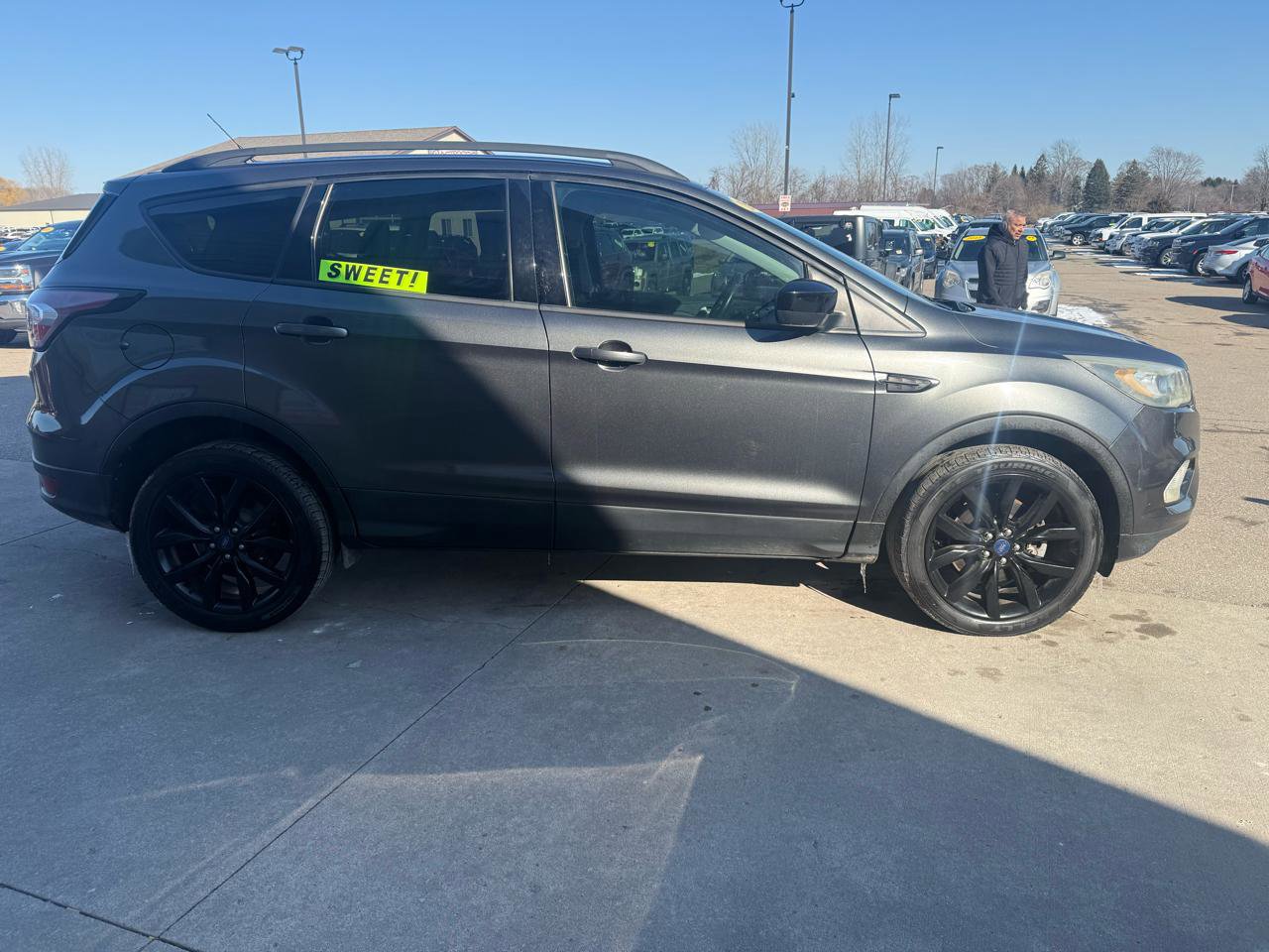 Used 2017 Ford Escape SE w/ SE Sport Appearance Package image 4