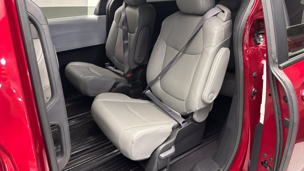 Certified 2025 Toyota Sienna XLE w/ XLE Plus Package AWD/4WD image 21
