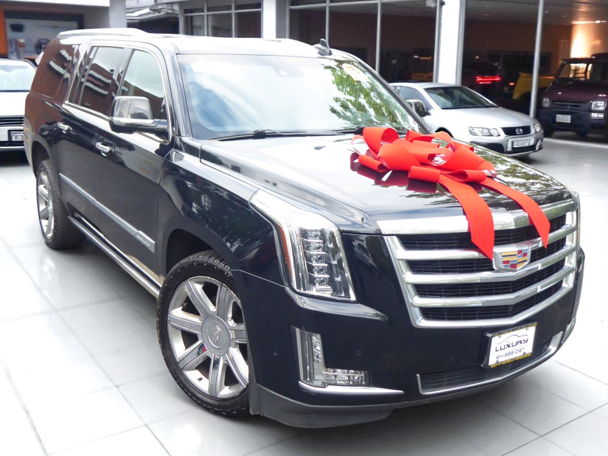 Used 2020 Cadillac Escalade ESV Premium Luxury image 2