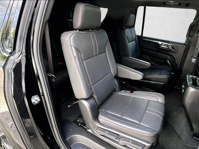Used 2026 Chevrolet Suburban RST w/ Comfort Package RWD image 30