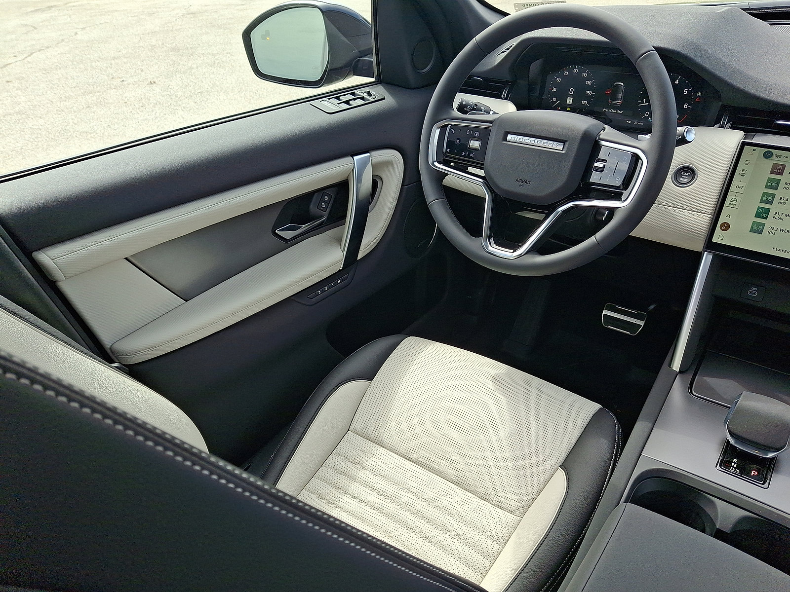 New 2026 Land Rover Discovery Sport Landmark image 12