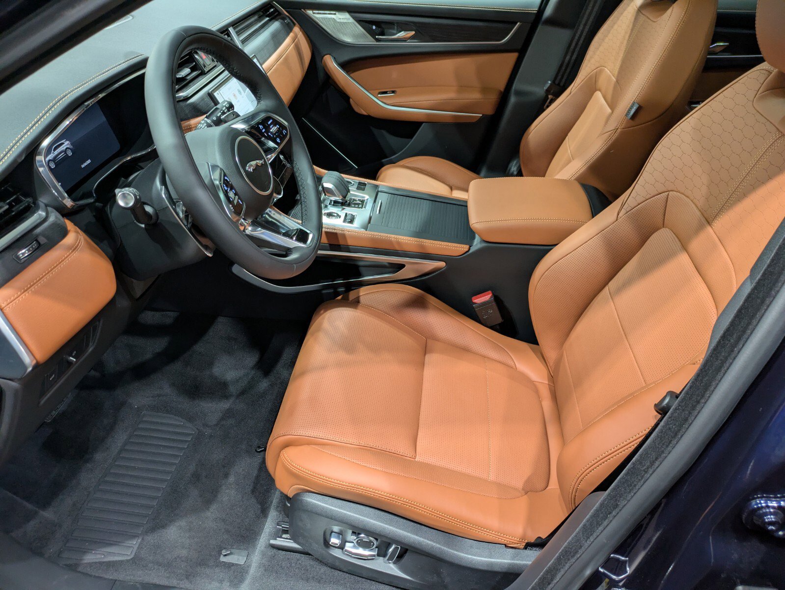 New 2026 Jaguar F-PACE R-Dynamic S image 6