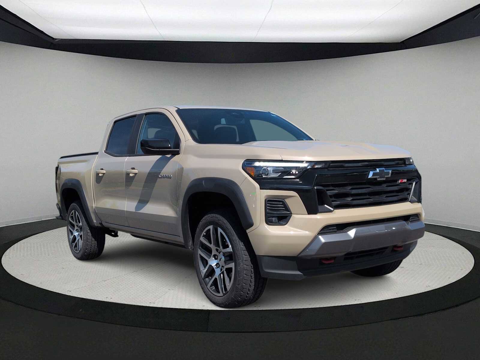 Used 2023 Chevrolet Colorado Z71 w/ Z71 Convenience Package 2 AWD/4WD image 2