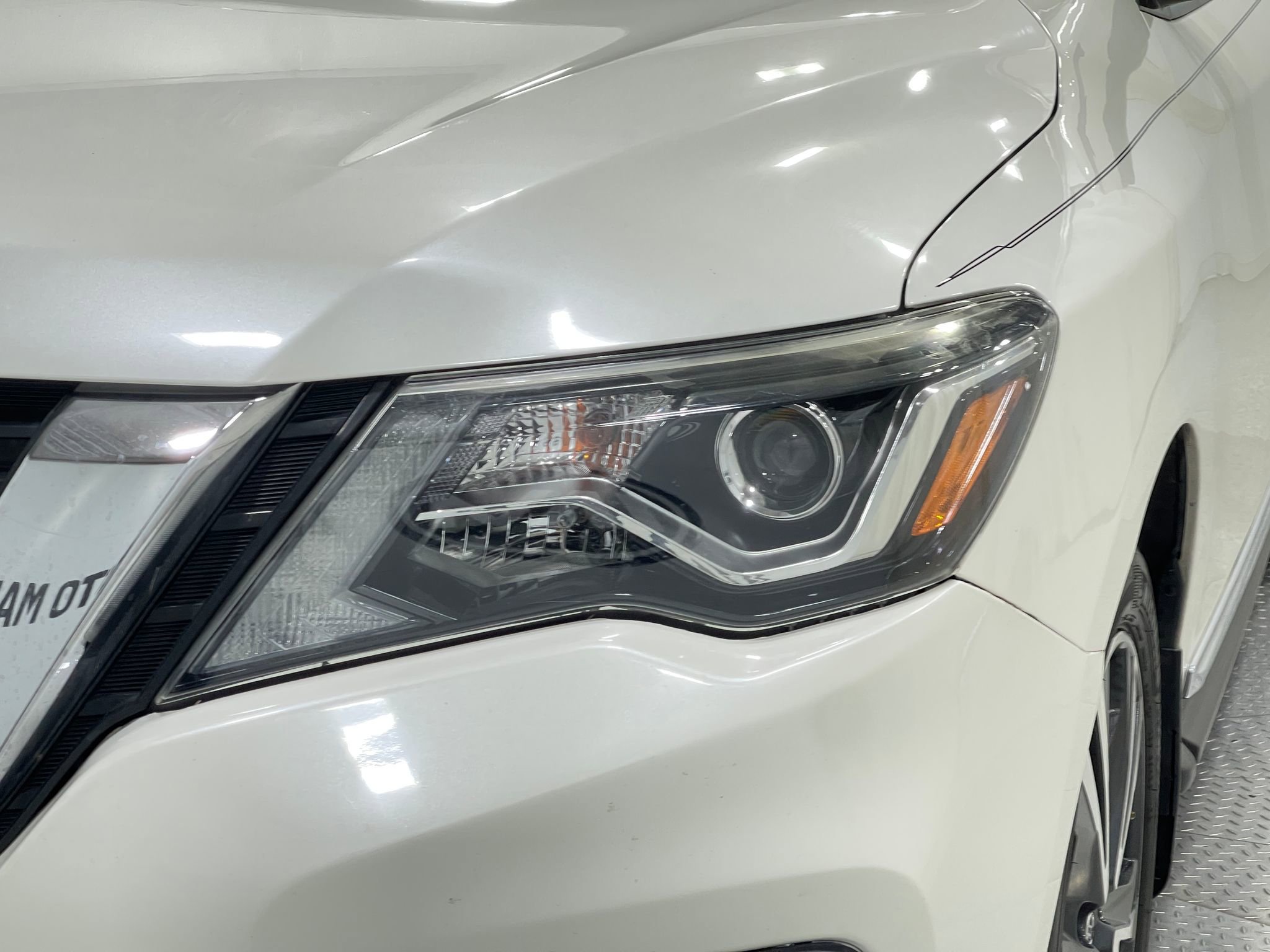 Used 2019 Nissan Pathfinder Platinum w/ Cargo Package AWD/4WD image 34