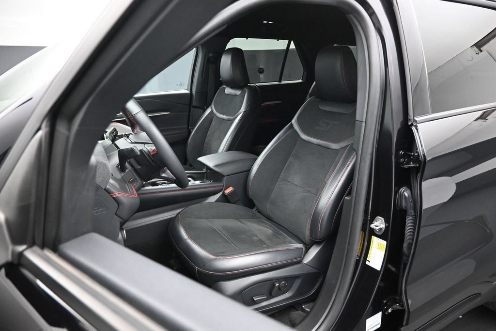 Used 2025 Ford Explorer ST RWD image 8