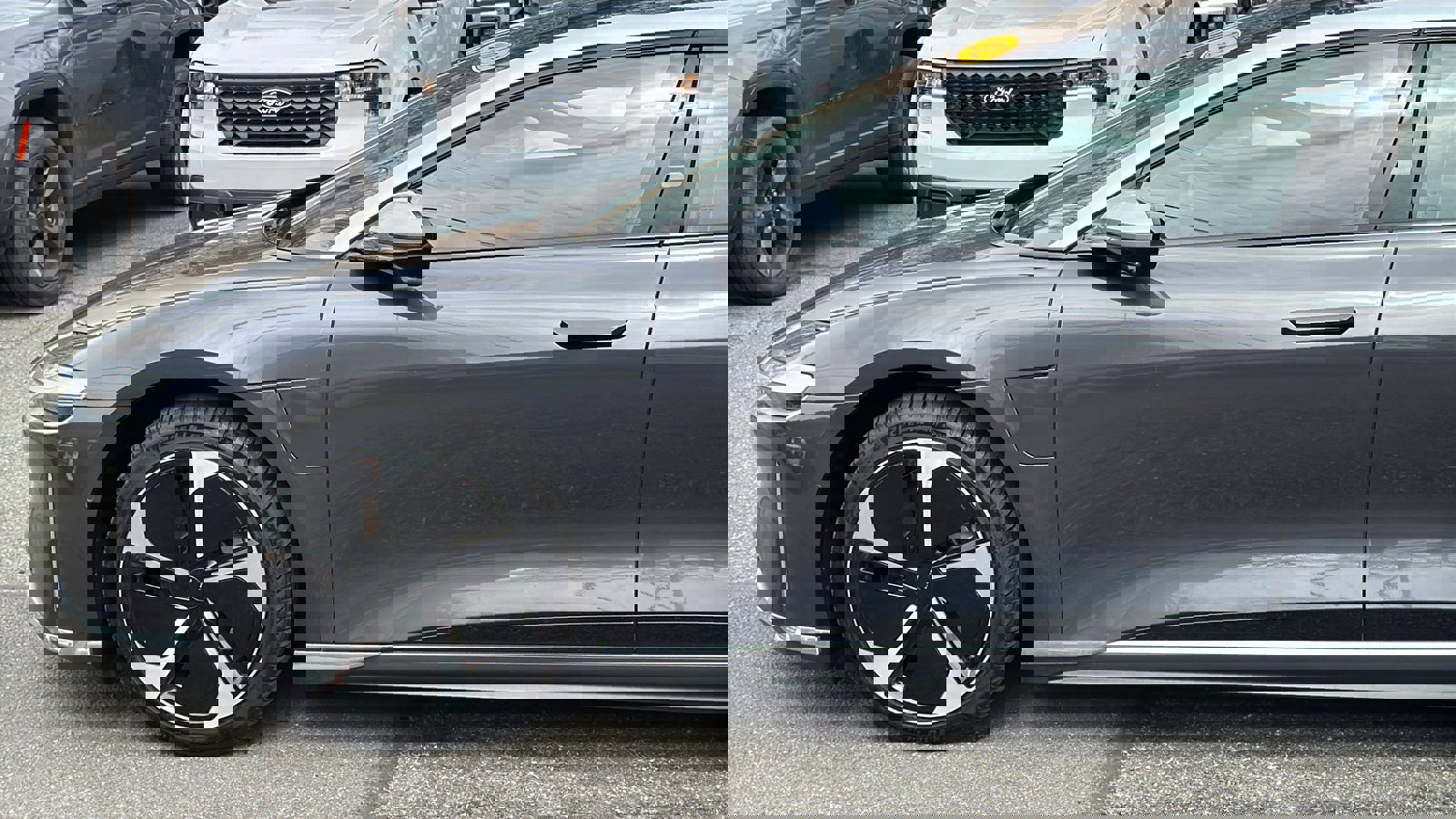 Used 2023 Lucid Air Grand Touring image 5