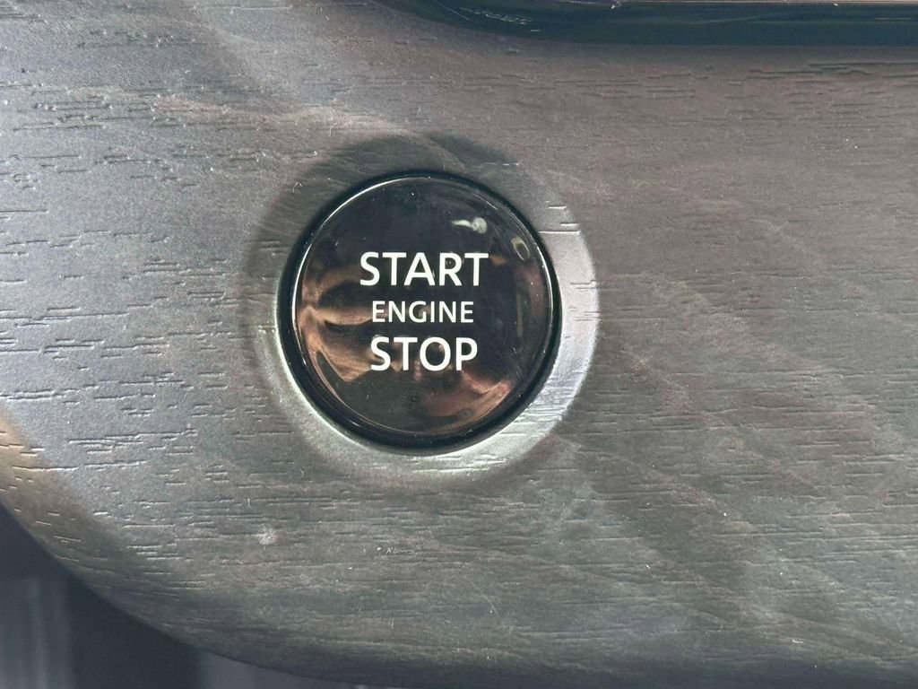 Certified 2025 Nissan Murano SV AWD/4WD image 28