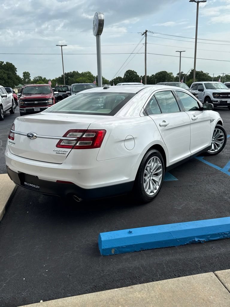 Used 2017 Ford Taurus Limited FWD image 4