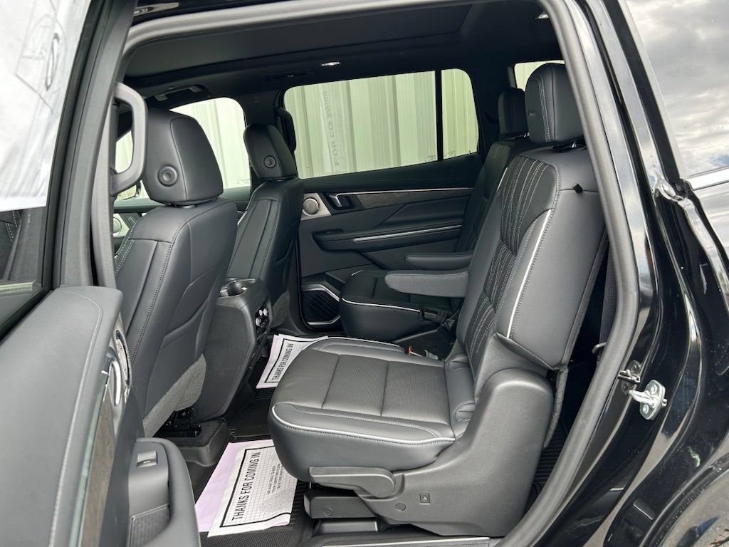 New 2027 Buick Enclave Avenir w/ LPO, Floor Liner Package AWD/4WD image 18