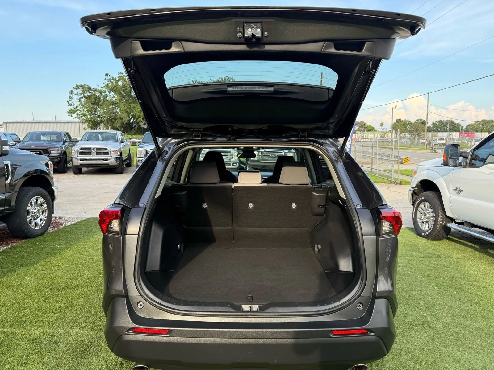 Used 2022 Toyota RAV4 XLE image 7