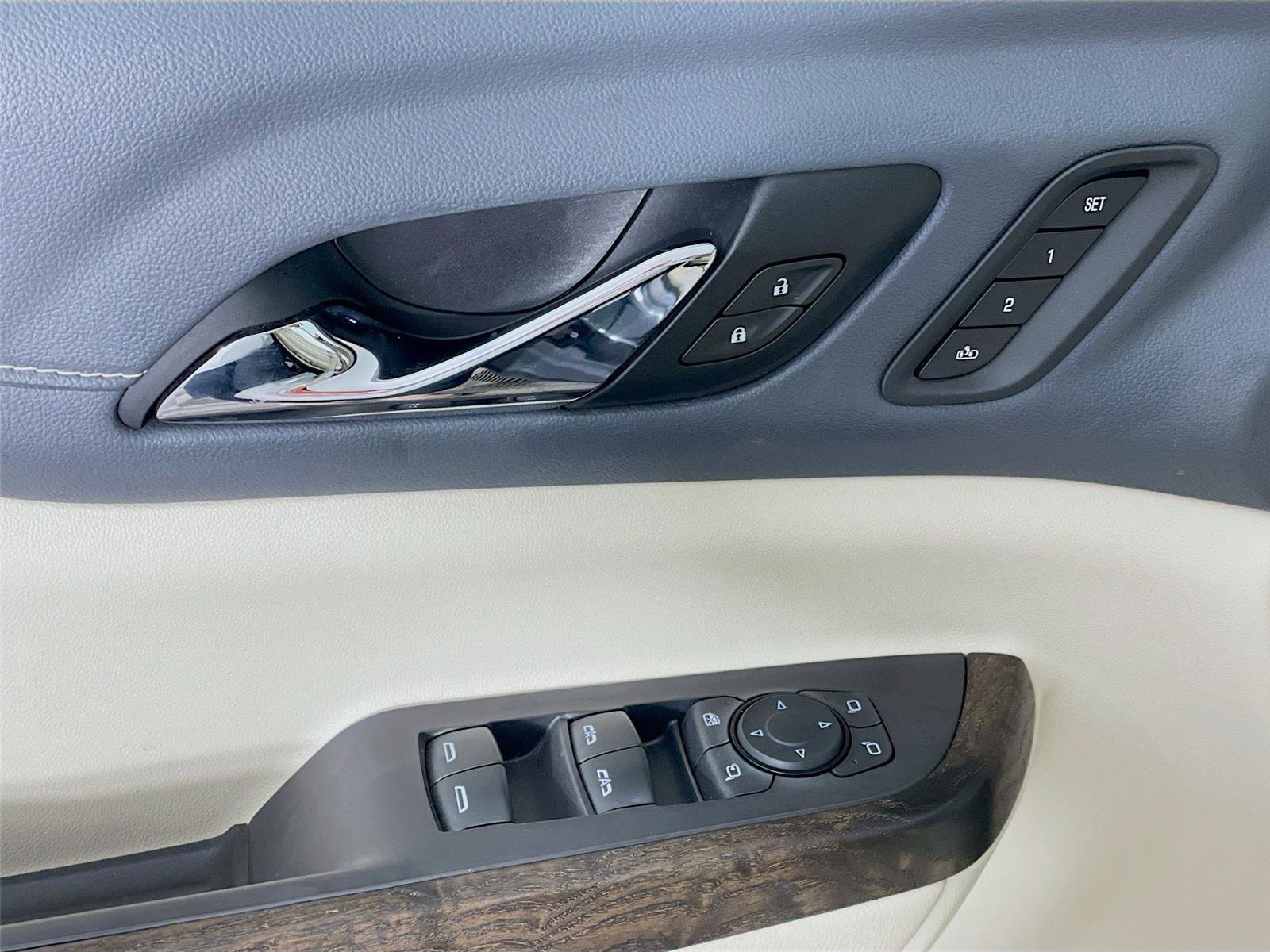 Used 2021 GMC Acadia Denali w/ Denali Technology Package image 23