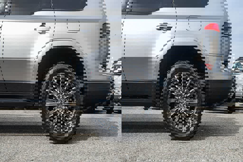 Used 2024 Lexus GX 550 w/ Accessory Package (2T) AWD/4WD image 11