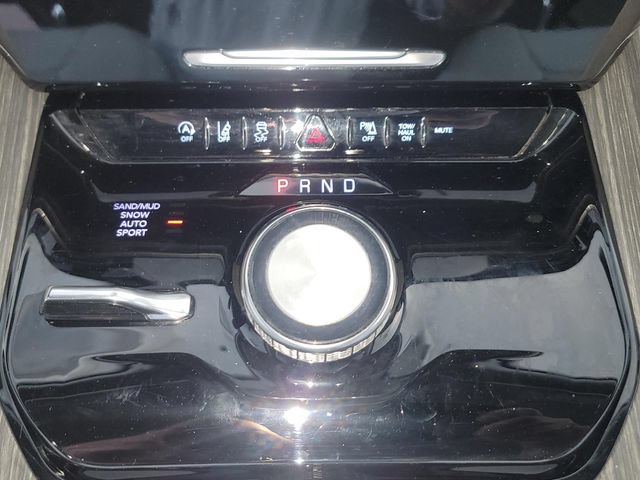 Certified 2023 Jeep Wagoneer L Series II AWD/4WD image 28
