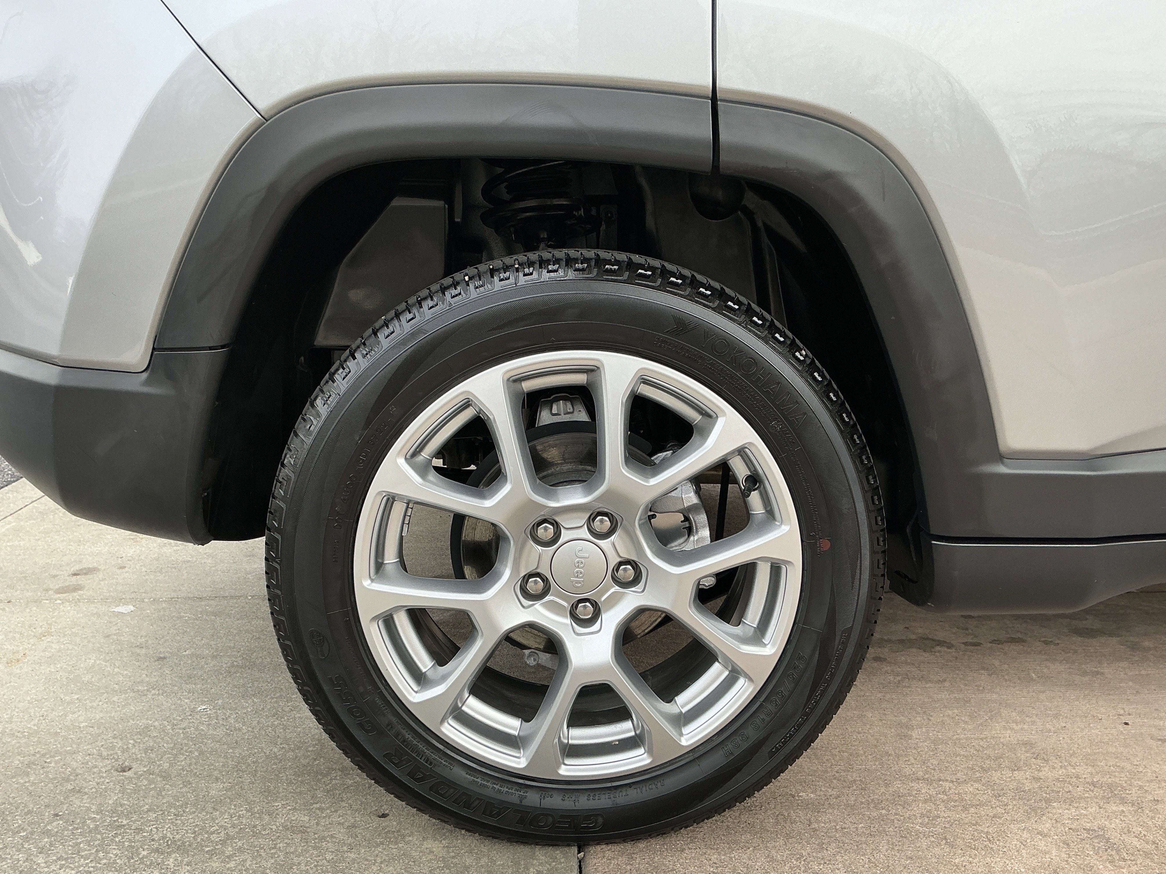 Used 2023 Jeep Compass Latitude image 29