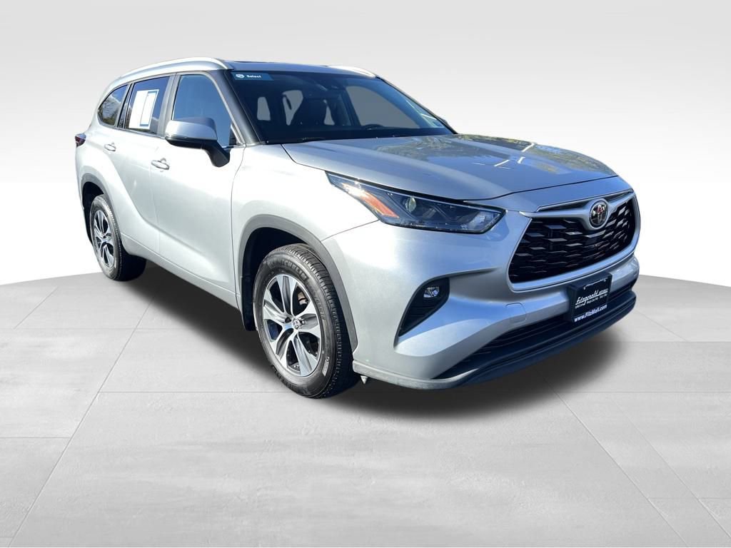 Used 2024 Toyota Highlander XLE