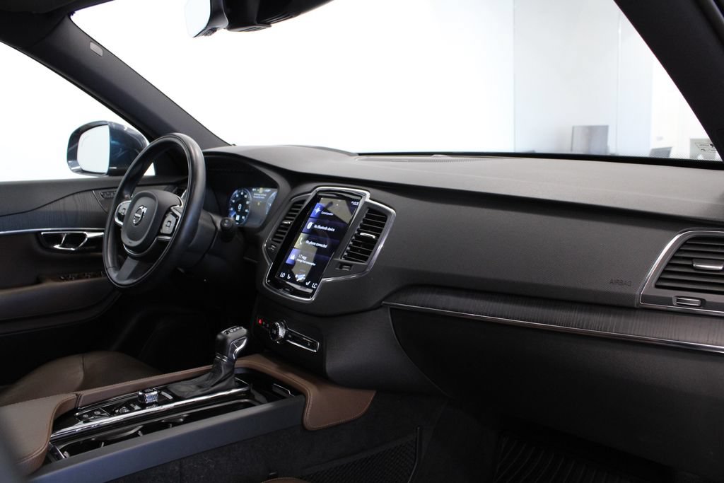 Used 2020 Volvo XC90 T6 Momentum w/ Protection Package AWD/4WD image 18