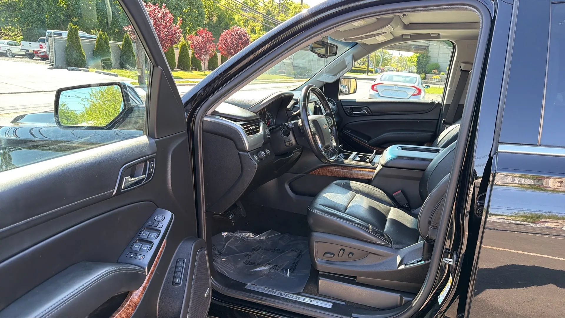 Used 2018 Chevrolet Suburban Premier AWD/4WD image 22