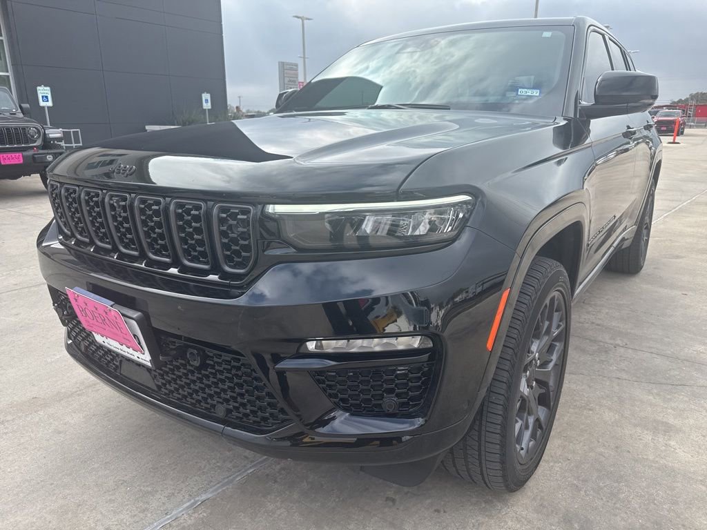 Used 2025 Jeep Grand Cherokee Summit image 3