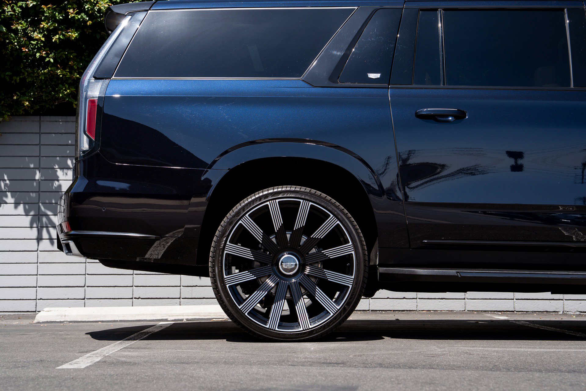 Used 2022 Cadillac Escalade ESV Premium Luxury image 10