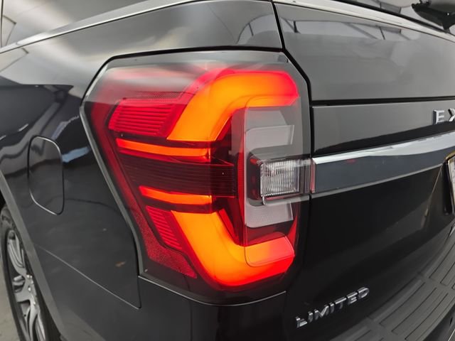 Used 2022 Ford Expedition Max Limited image 18