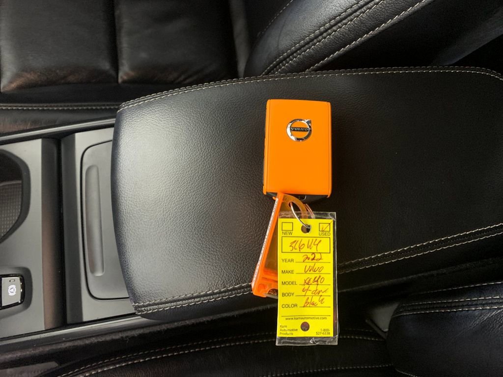 Used 2022 Volvo XC40 T5 Momentum image 43