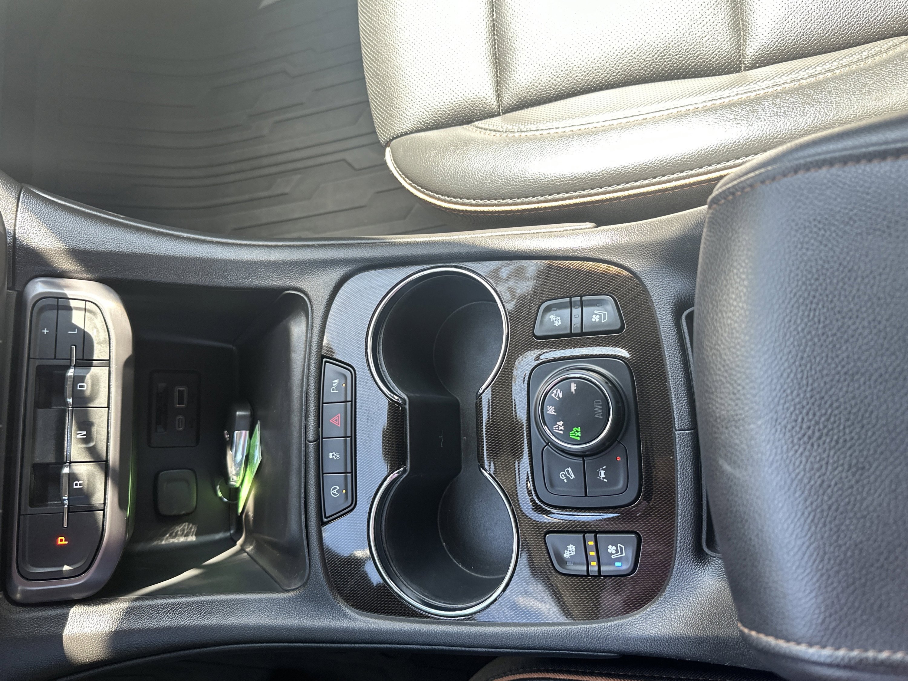 Used 2022 GMC Acadia AT4 w/ Technology Package image 21