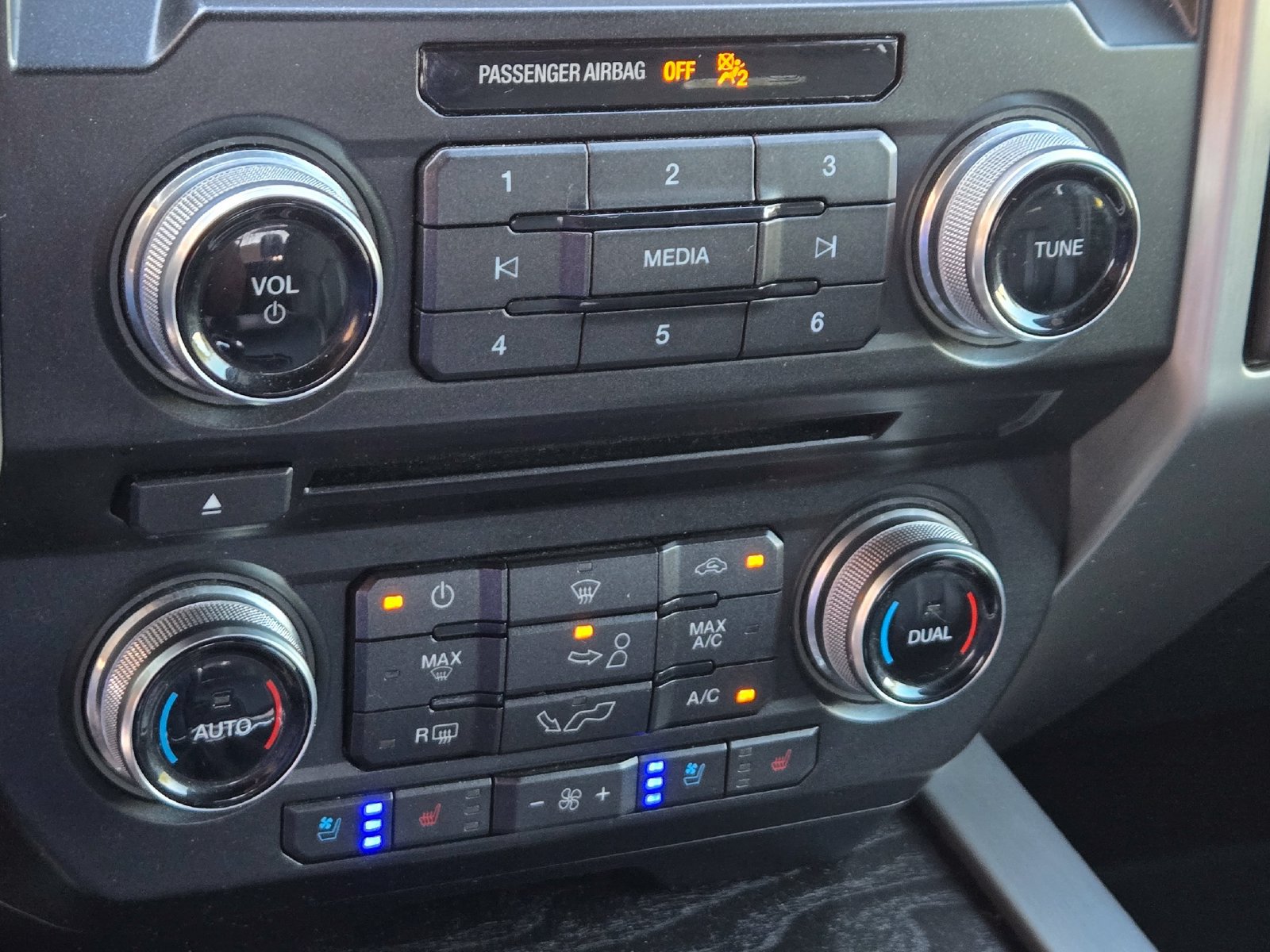 Used 2018 Ford F150 Platinum w/ Equipment Group 701A Luxury AWD/4WD image 18