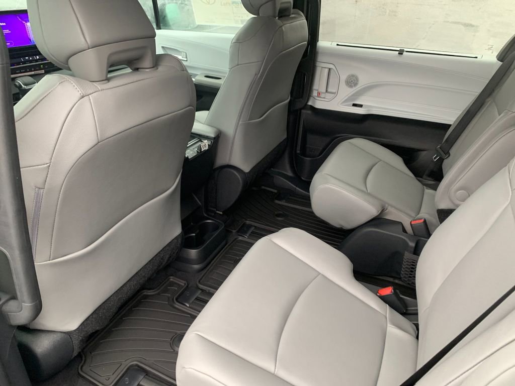 New 2026 Toyota Sienna XLE image 13