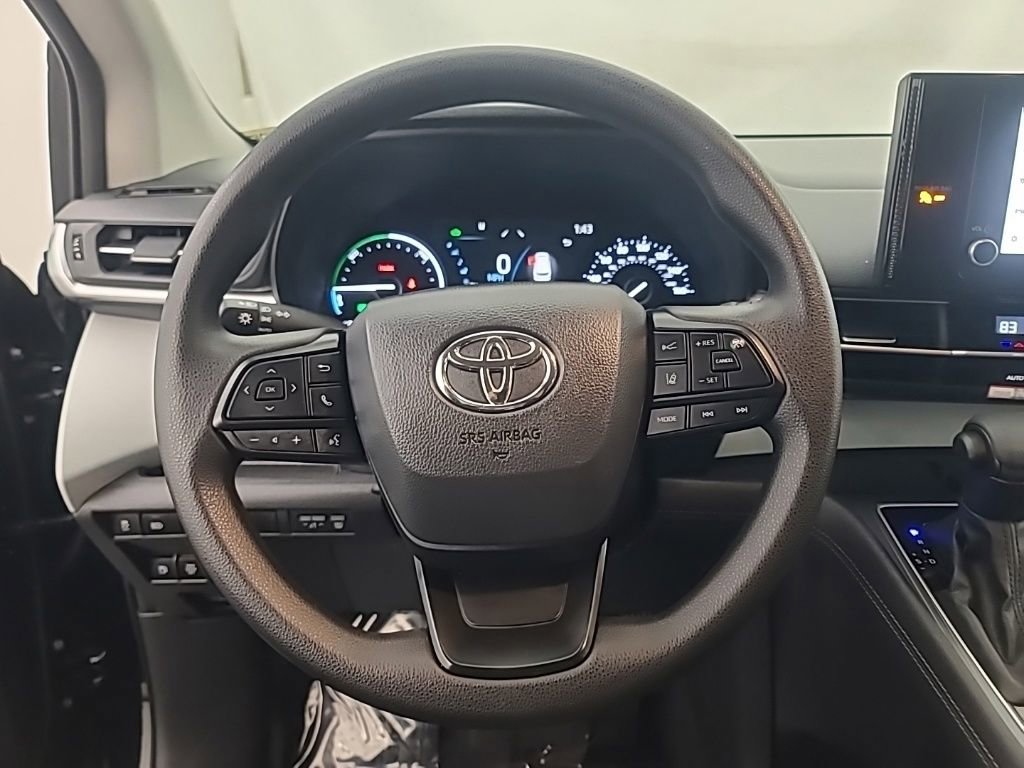 Used 2026 Toyota Sienna LE FWD image 32