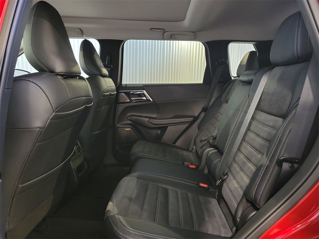 New 2025 Mitsubishi Outlander SE image 12