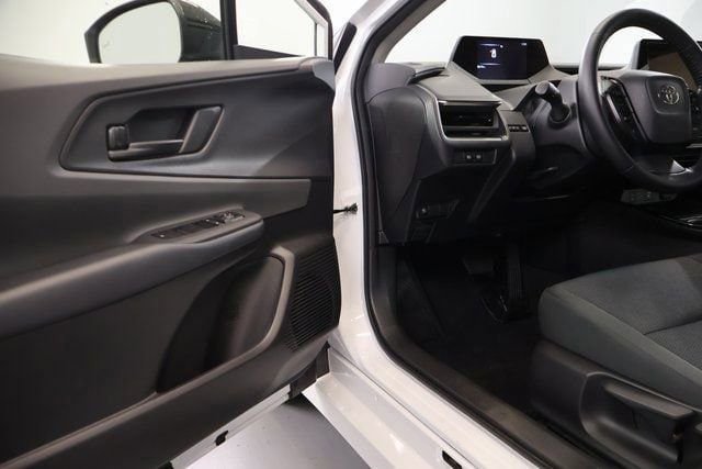 Used 2024 Toyota Prius LE image 10