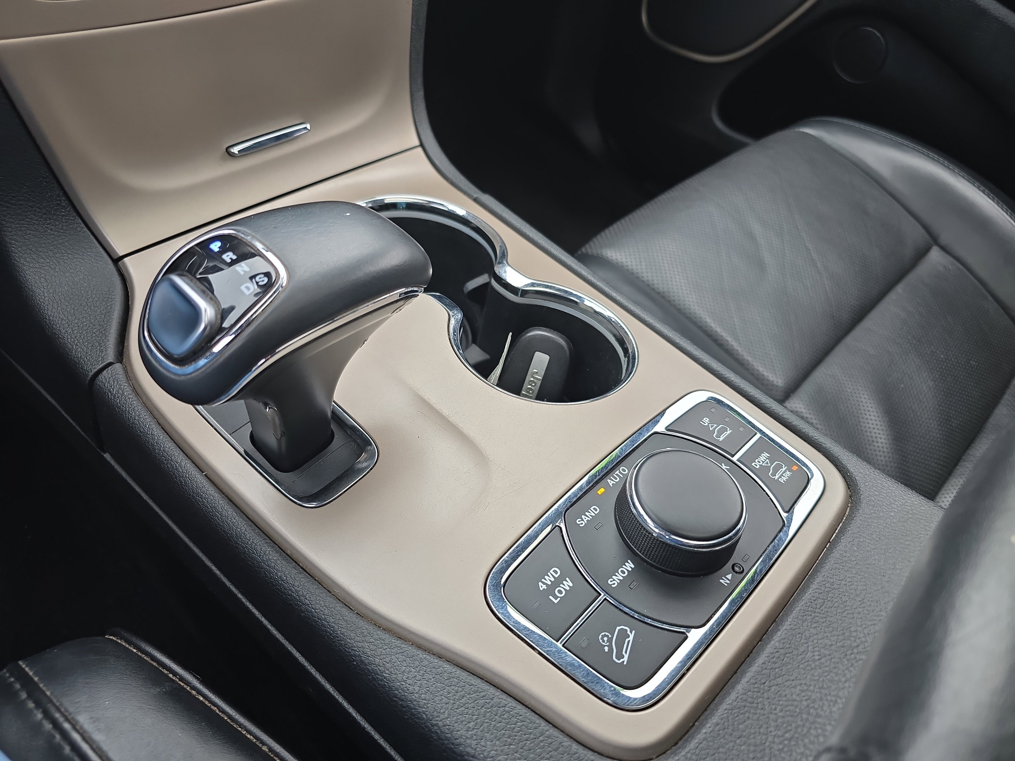 Used 2014 Jeep Grand Cherokee Summit image 26