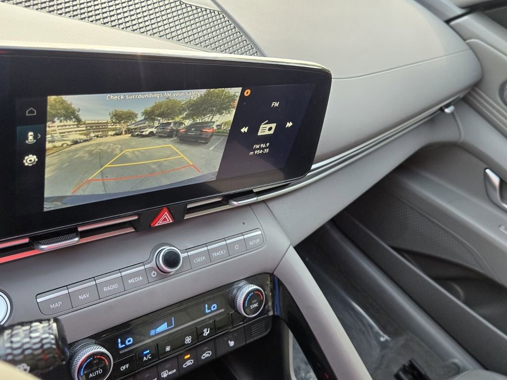 Used 2023 Hyundai Elantra SEL w/ Convenience Package FWD image 16