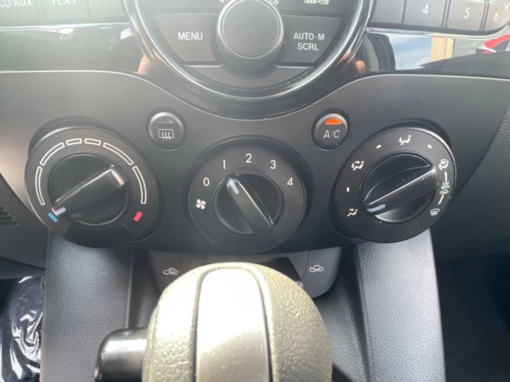Used 2011 MAZDA MAZDA2 Touring FWD image 19
