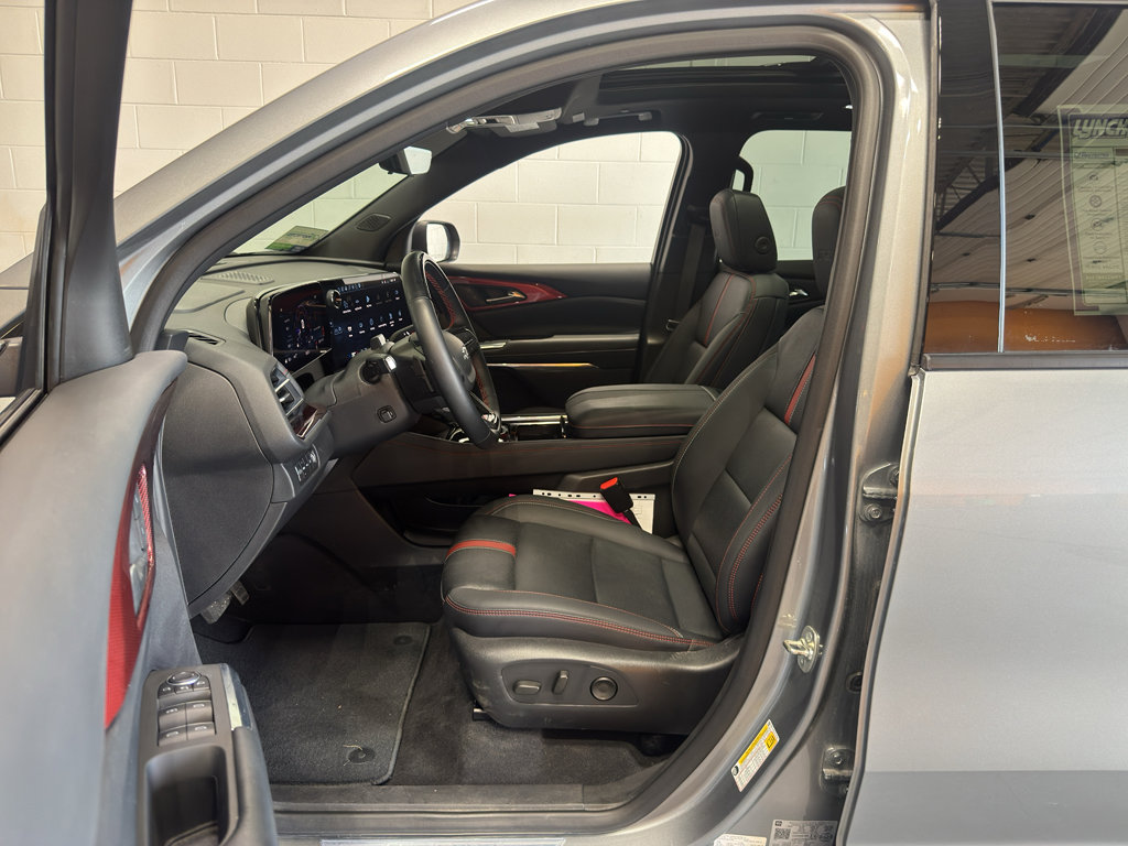 Used 2025 Chevrolet Traverse RS AWD/4WD image 15