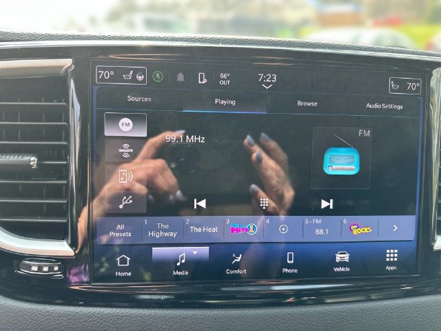 Used 2024 Chrysler Pacifica Touring-L FWD image 17