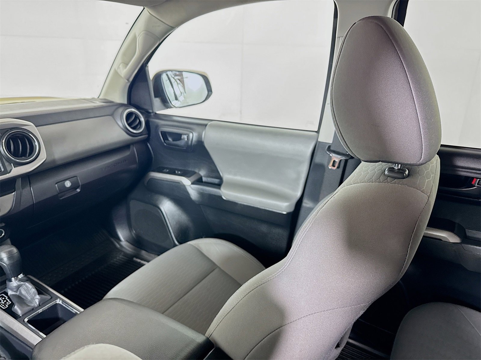 Used 2017 Toyota Tacoma SR5 w/ Tow Package image 18