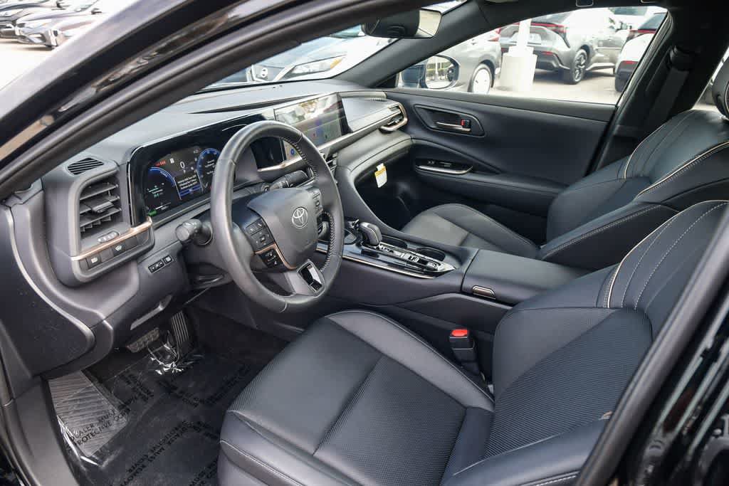 Used 2026 Toyota Crown AWD/4WD image 16
