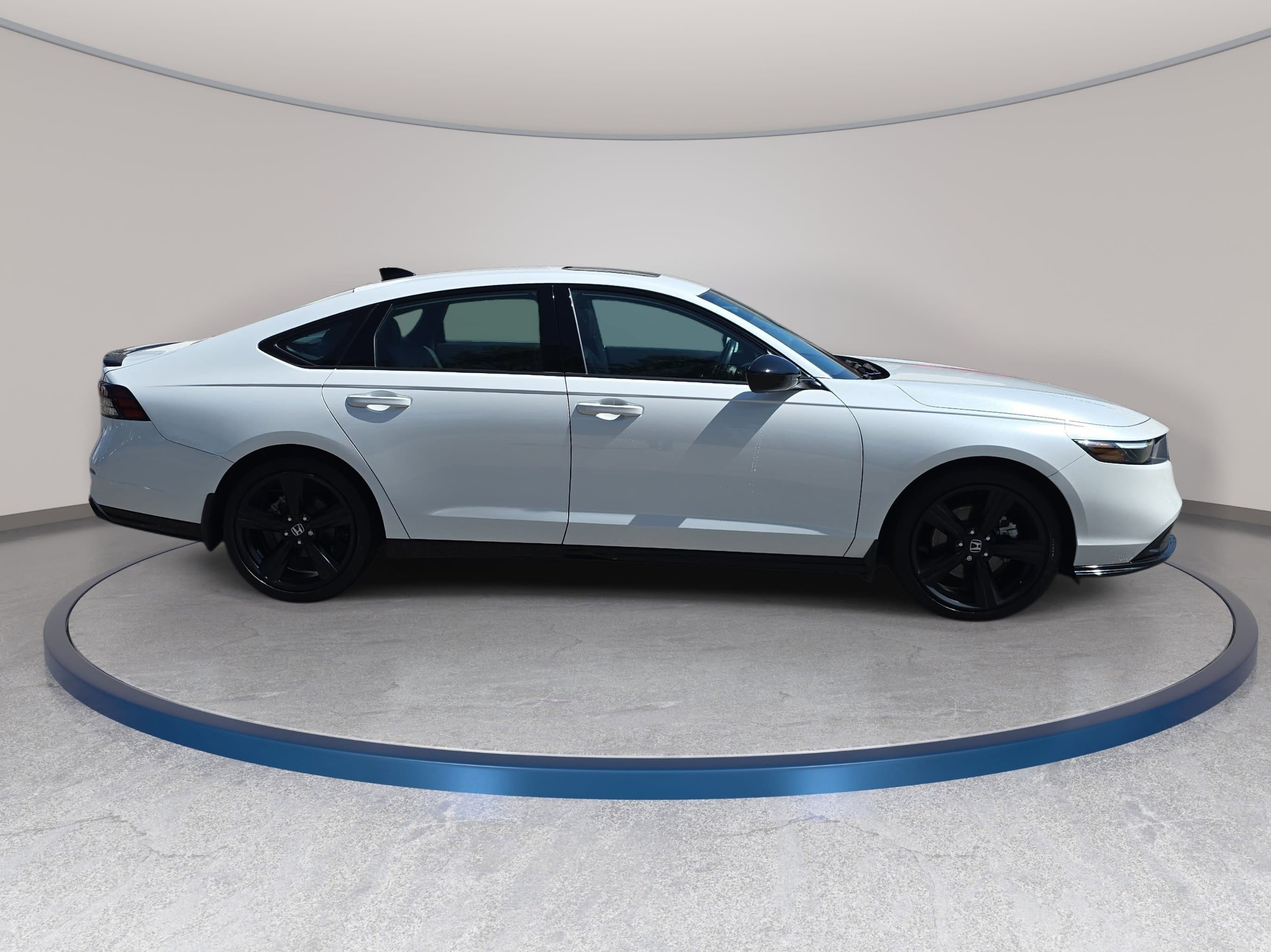 Used 2024 Honda Accord Sport image 4