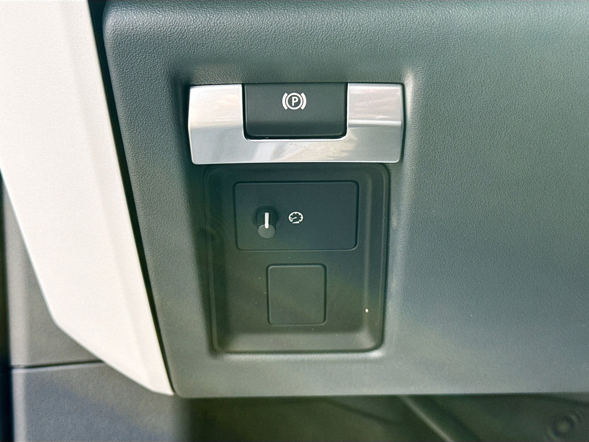 New 2026 Land Rover Defender 110 X-Dynamic SE AWD/4WD image 35